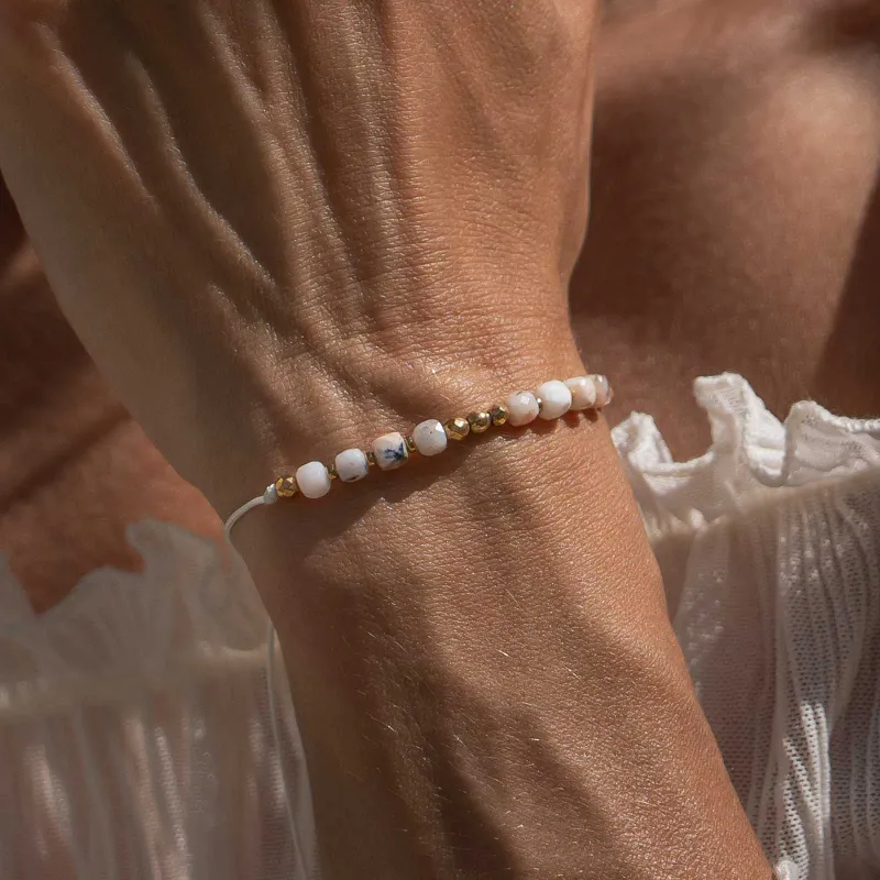 Opal, Hematyt - bransoletka na sznurku na kreatywność, harmonię, miłość - Pocałunek Miłości
