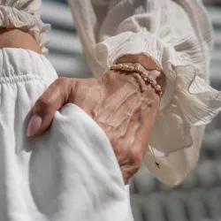 Opal, Hematyt - bransoletka na sznurku na kreatywność, harmonię, miłość - Pocałunek Miłości