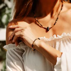 Turmalin, Piryt, Onyks, Hematyt - srebrny pozłacany naszyjnik na ochronę, bogactwo, uzdrowienie - Ezoteryczna Elegancja Turmalin, Piryt, Onyks, Hematyt - srebrny pozłacany naszyjnik na ochronę, bogactwo, uzdrowienie - Ezoteryczna Elegancja