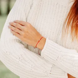 Kulka Złota - czerwona bransoletka na sznurku na szczęście - Oaza Szczęścia