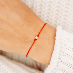 Kulka Złota - czerwona bransoletka na sznurku na szczęście - Oaza Szczęścia