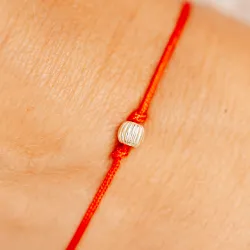 Kulka Pozłacana - czerwona bransoletka na sznurku na szczęście - Oaza Szczęścia