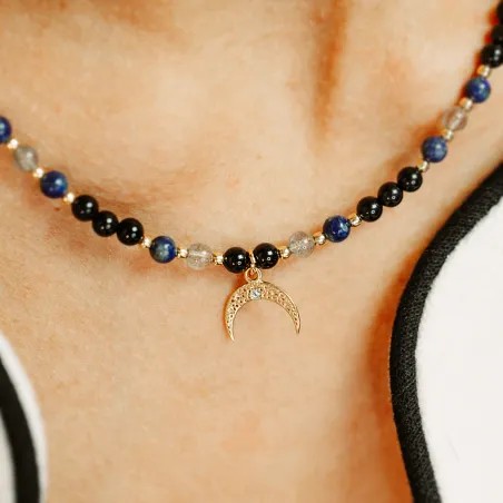 Pozłacany naszyjnik z turmalinem, lapis lazuli i labradorytem z zawieszką w kształcie półksiężyca