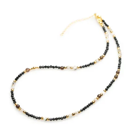 Naszyjnik srebrny pozłacany z drobnymi koralikami czarnego turmalinu, kwarcu dymnego i kamienia księżycowego