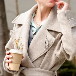 Turmalin, Kryształ Górski, Hematyt - broszka na ochronę, bogactwo, uzdrowienie - Noa