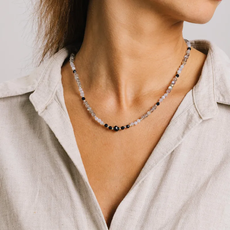 Noc Kairu, Labradoryt, Chalcedon - srebrny naszyjnik na zdrowie, duchowość, uzdrowienie - Magiczna Noc