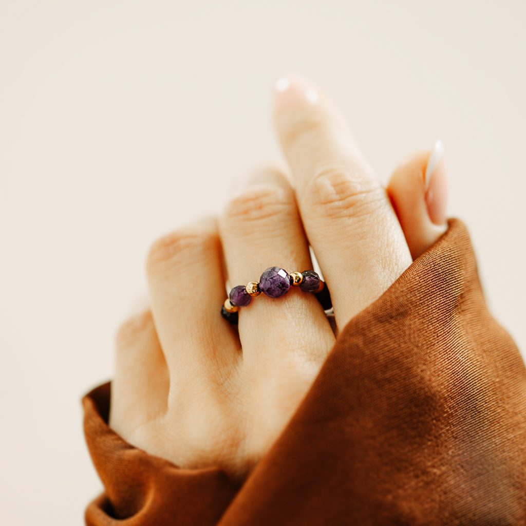 Spinel, Ametyst, Hematyt - srebrny pozłacany pierścionek na koncentrację, miłość, sukces - Wewnętrzna Ochrona