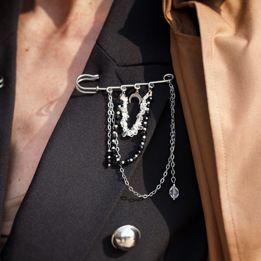 Turmalin, Kryształ Górski, Hematyt - broszka na ochronę, bogactwo, uzdrowienie - Noa